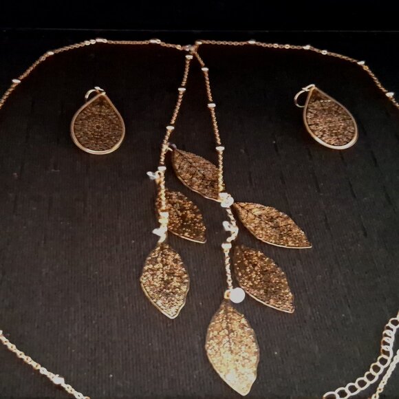 Source Unknown Jewelry - Necklace with Matching Drop Earrings - Intricate Leaf Patterns